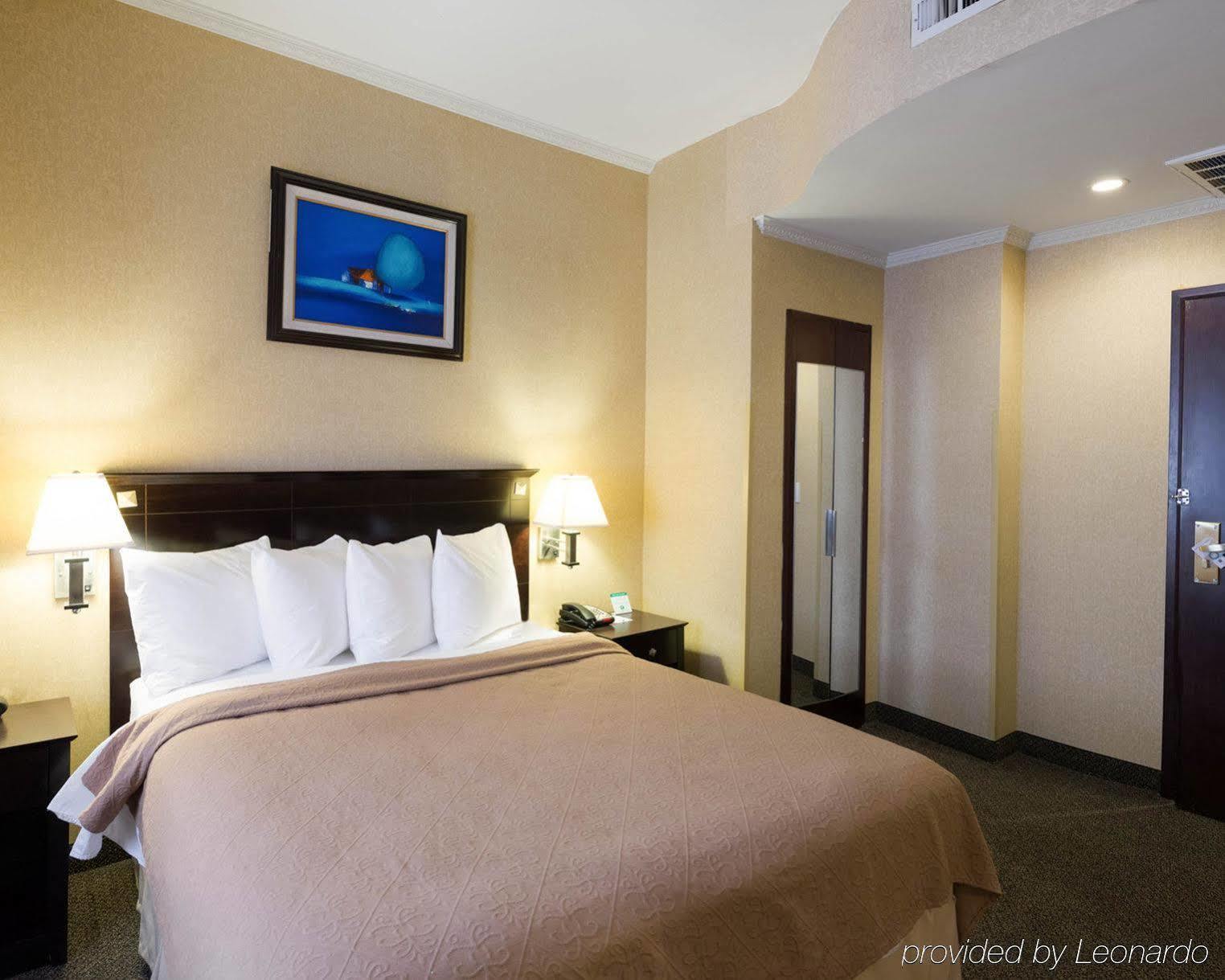 Baltimore Plaza Hotel Екстериор снимка