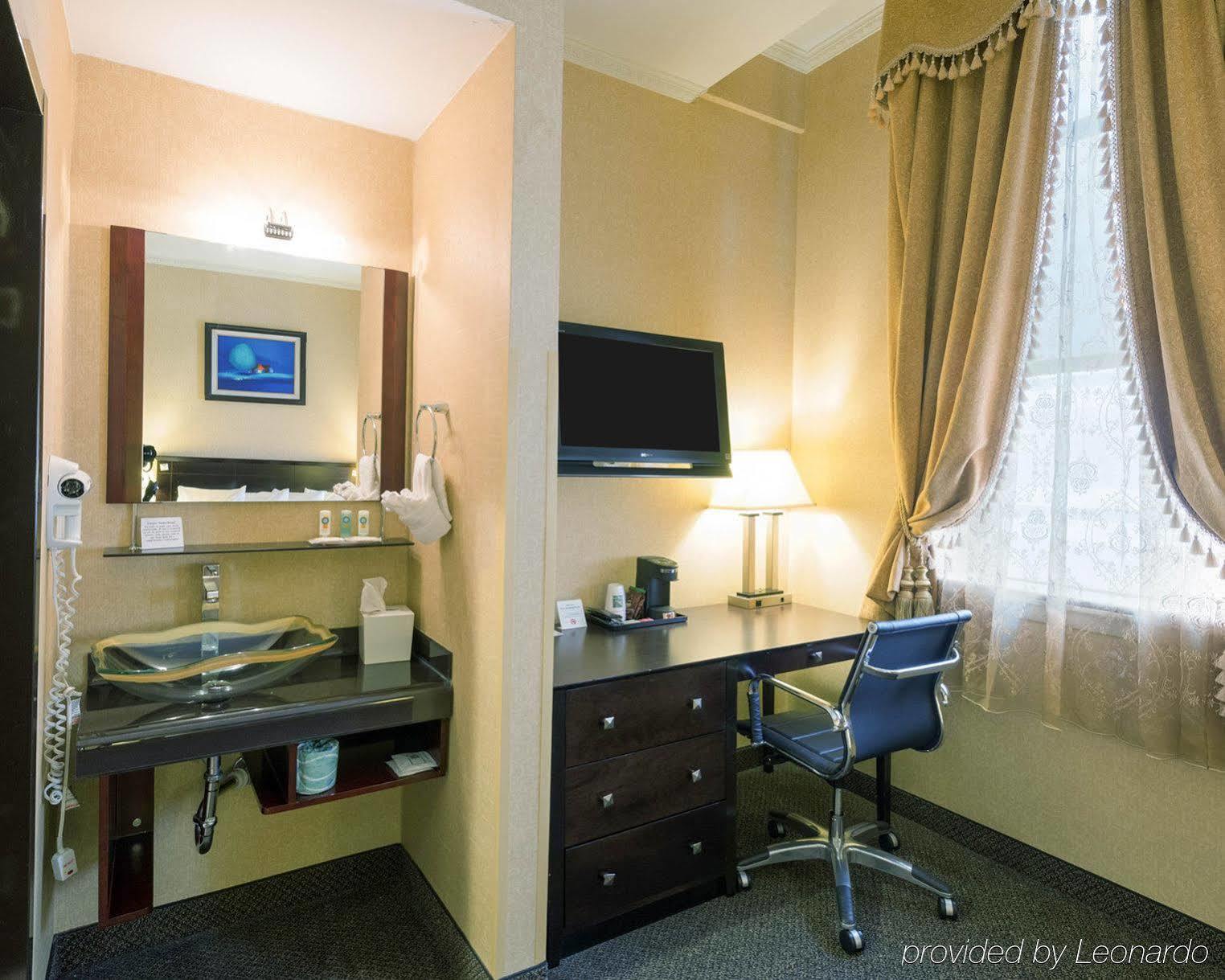 Baltimore Plaza Hotel Екстериор снимка
