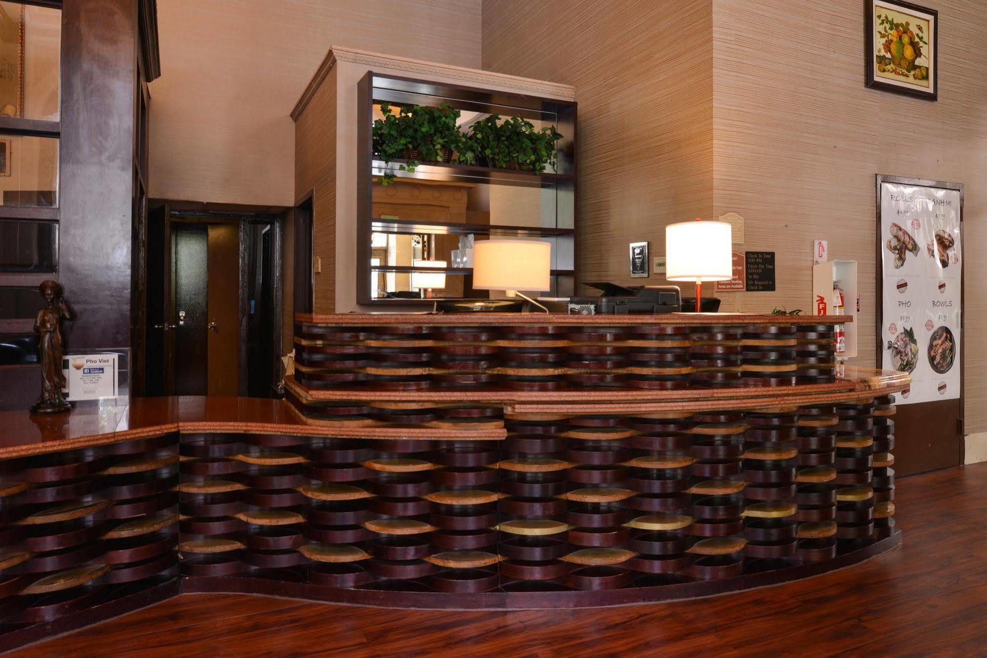 Baltimore Plaza Hotel Екстериор снимка