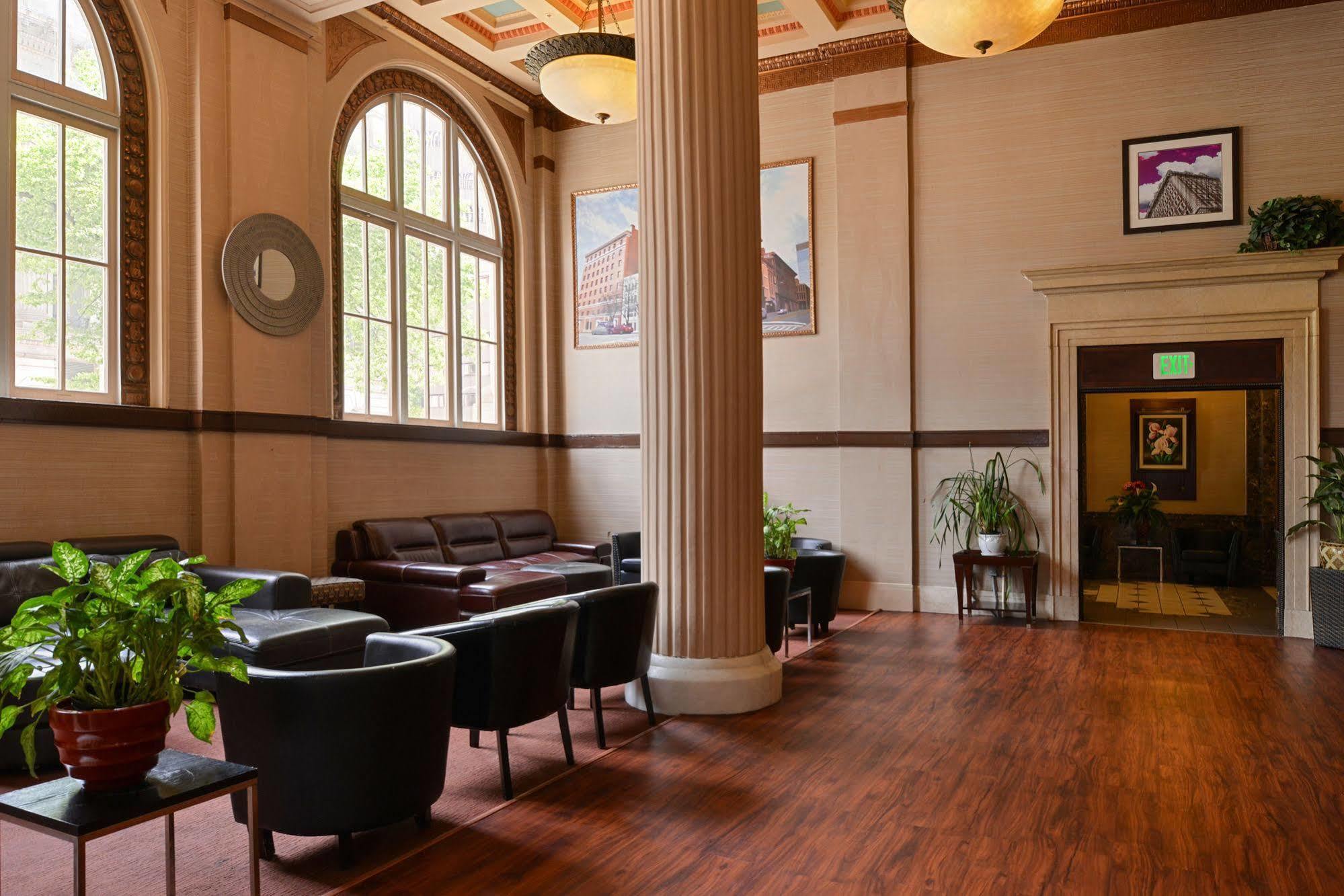 Baltimore Plaza Hotel Екстериор снимка