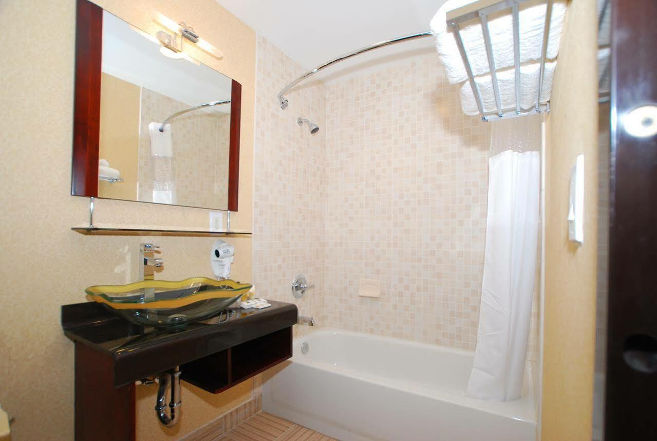 Baltimore Plaza Hotel Екстериор снимка